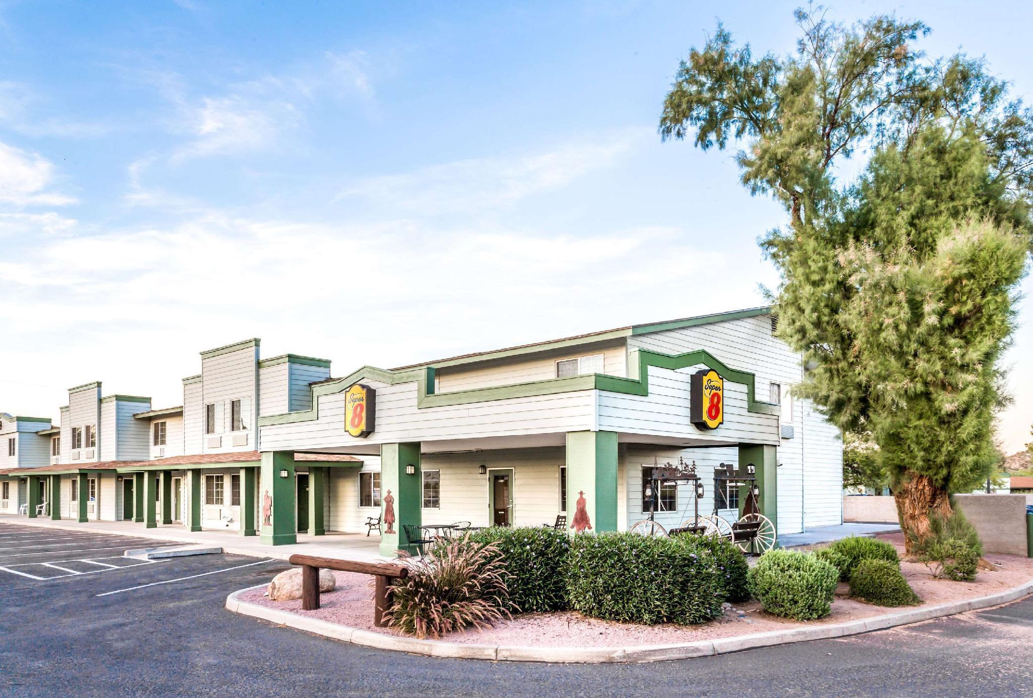 Super 8 By Wyndham Wickenburg Az Otel Dış mekan fotoğraf